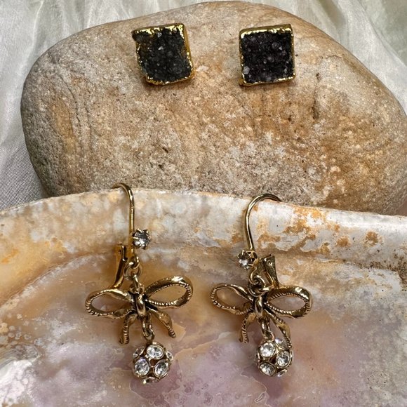 Black Druzy and Betsey Johnson Bow Gold Earrings - Picture 1 of 3